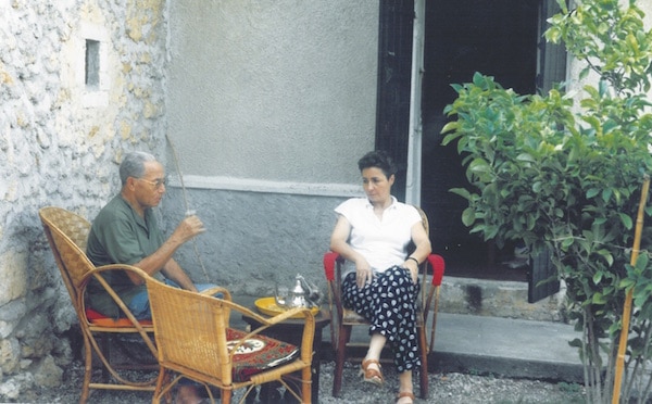 Leïla Sebbar et son père en Dordogne, en 1991