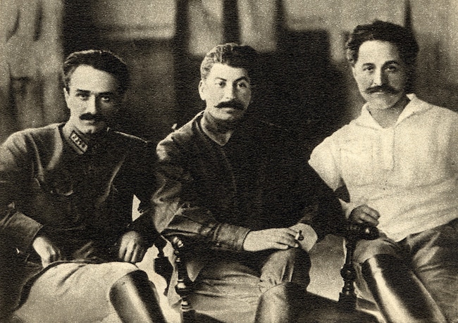 Ordzhonikidze, Staline et Mikoyan en 1925.