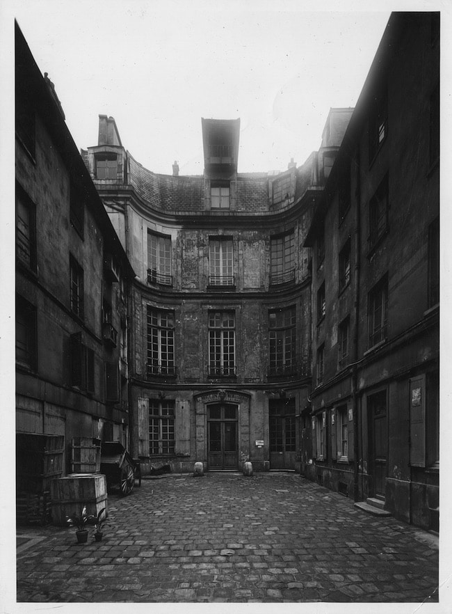 28 rue Charlot, façades sur cour, photo Nobécourt, avril 1943