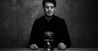 Sven Hansen-Løve, Un emploi sur mesure