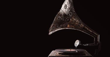 Peter Brook, Playing by Ear : Reflections on Sound and Music