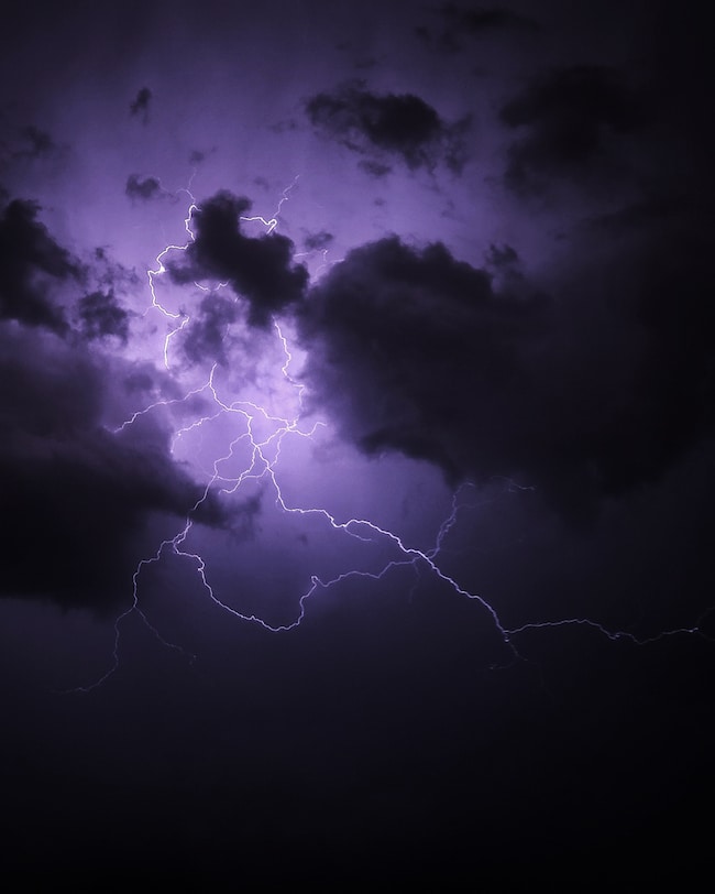 Après la foudre, de Claire Fercak : poétique de la foudre