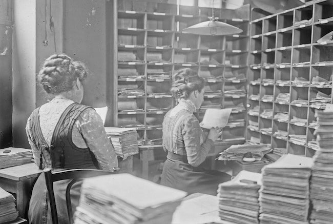 Archiver/Créer (1980-2020) : un voyage dans les ar(t)chives