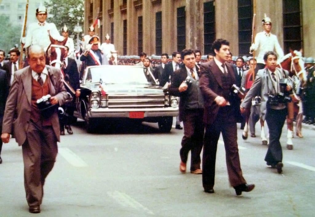 Pinochet Coup d'Etat Défilé du 9e anniversaire du coup d'État, le 11 septembre 1982 à La Moneda amuel-Laurent XU, (collab. Gaspard MARCACCI THIERY)  Des femmes contre Pinochet