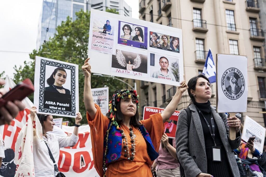 Chowra Makaremi. Résistances affectives. Les politiques de l’attachement face aux politiques de la cruauté, Paris, La Découverte, Cahiers libres, 2025 Chahla Chafiq, Un orage de mots. La révolution « Femme vie liberté » dite par celles et ceux qui la font