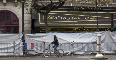 Pauline Jarroux, Sandrine Lefranc, Antoine Mégie et Anne Wyvekens | Un verdict sans appel. Enquête sur le procès des attentats de novembre 2015, Actes Sud, coll. « Questions de société », 316 p., 22,50 € Sylvie Lindeperg | Archéologie d’un procès. Juger les attentats du 13 novembre 2015,