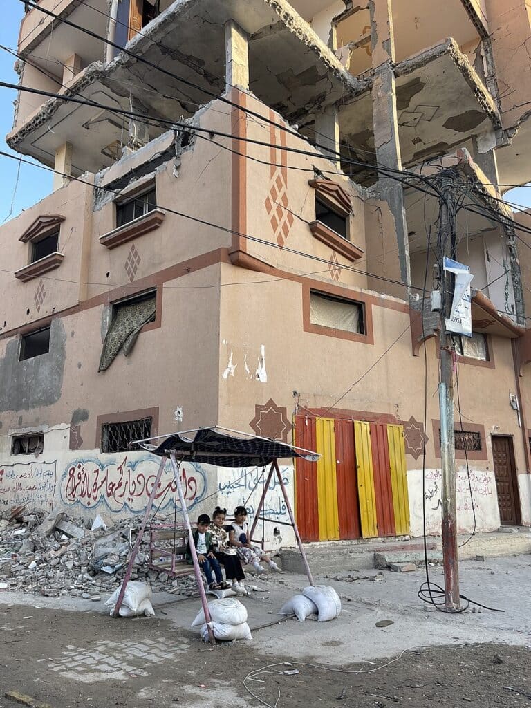 Samar Yazbek, Une mémoire de l’anéantissement. Les Gazaoui.e.s racontent, traduit de l’arabe par Sarah Rulfo, Paris, Stock, 2025. Gaza raconte son génocide. Récits et témoignages