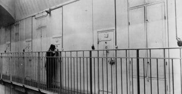 Elsa Génard, Sous les verrous. Une histoire sociale de la prison (France, premier XXe siècle), Paris, Éditions de l'EHESS. Alphonse Humbert, Mon bagne