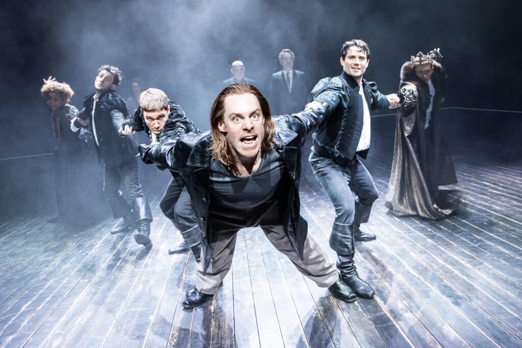 Les fantômes de Hamlet n'ont pas cessé de nous hanter. En témoignent un film de Chloé Zhao, une mise en scène d'Ivo Van Hove et une nouvelle traduction de l’œuvre de Shakespeare par Frédéric Boyer.