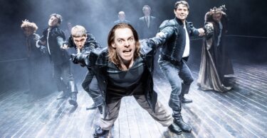 Les fantômes de Hamlet n'ont pas cessé de nous hanter. En témoignent un film de Chloé Zhao, une mise en scène d'Ivo Van Hove et une nouvelle traduction de l’œuvre de Shakespeare par Frédéric Boyer.