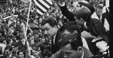 Laurent Le Gall et Philippe Lagadec, La République du vent. Essai sur le drapeau et le dévoilement politique