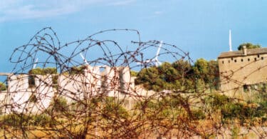 Louise Tassin, Comme on les enferme. Dans les centres de rétention, de Paris à Lampedusa