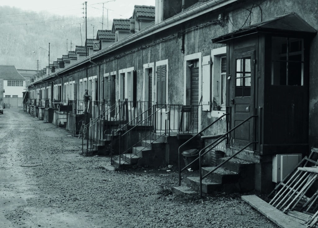 Jean-Paul Goux, À la lisière Jean-Paul Goux, Mémoires de l'enclave (récits d’industrie), [Mazarine, 1986],