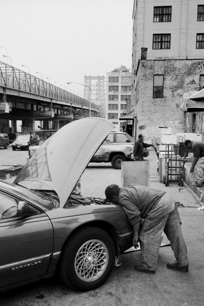Simon Paré-Poupart, Ordures ! Journal d’un vidangeur. Lux Editeur, Montréal, 2025. Sébastien Jacquot et Marie Morelle, Mécaniciens de rue. Réparer et vivre, d’Abidjan au Grand Paris, Presse Universitaire de Lyon, 2026.