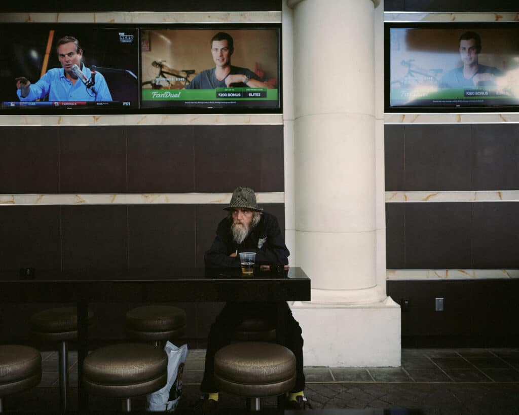 Mauro Carbone & Graziano Lingua, Pour une anthropologie des écrans. Montrer et cacher, exposer et protéger. Traduit de l'italien par Sabine Plaud. Les presses du réel, 254 p., 26 €