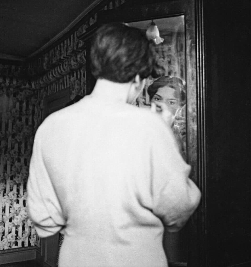 "Mopsa Sternheim devant un miroir", Annemarie Schwarzenbach