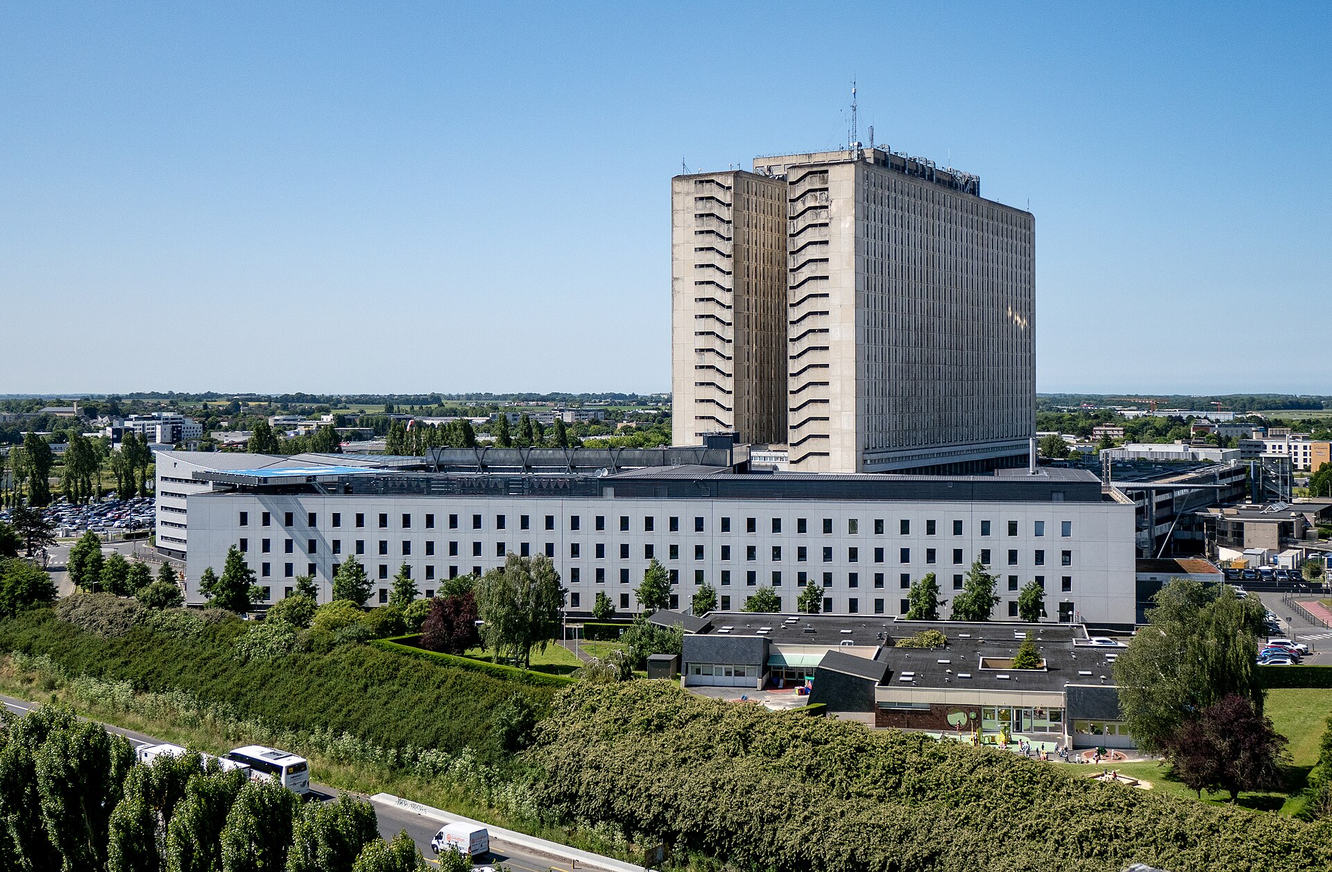 Arnaud Bontemps, Service public ou barbarie