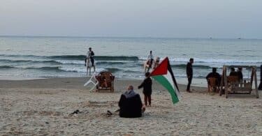 Les éditions Motifs d’Alger publient deux revues bilingues, aussi importantes l’une que l’autre : Fassl et La Place. Quant à la revue Kometa, elle donne pour titre à son dernier numéro : « Si la Palestine était le centre du monde ».