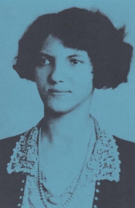 Rose Ausländäer est une immense poète par Hugo Pradelle