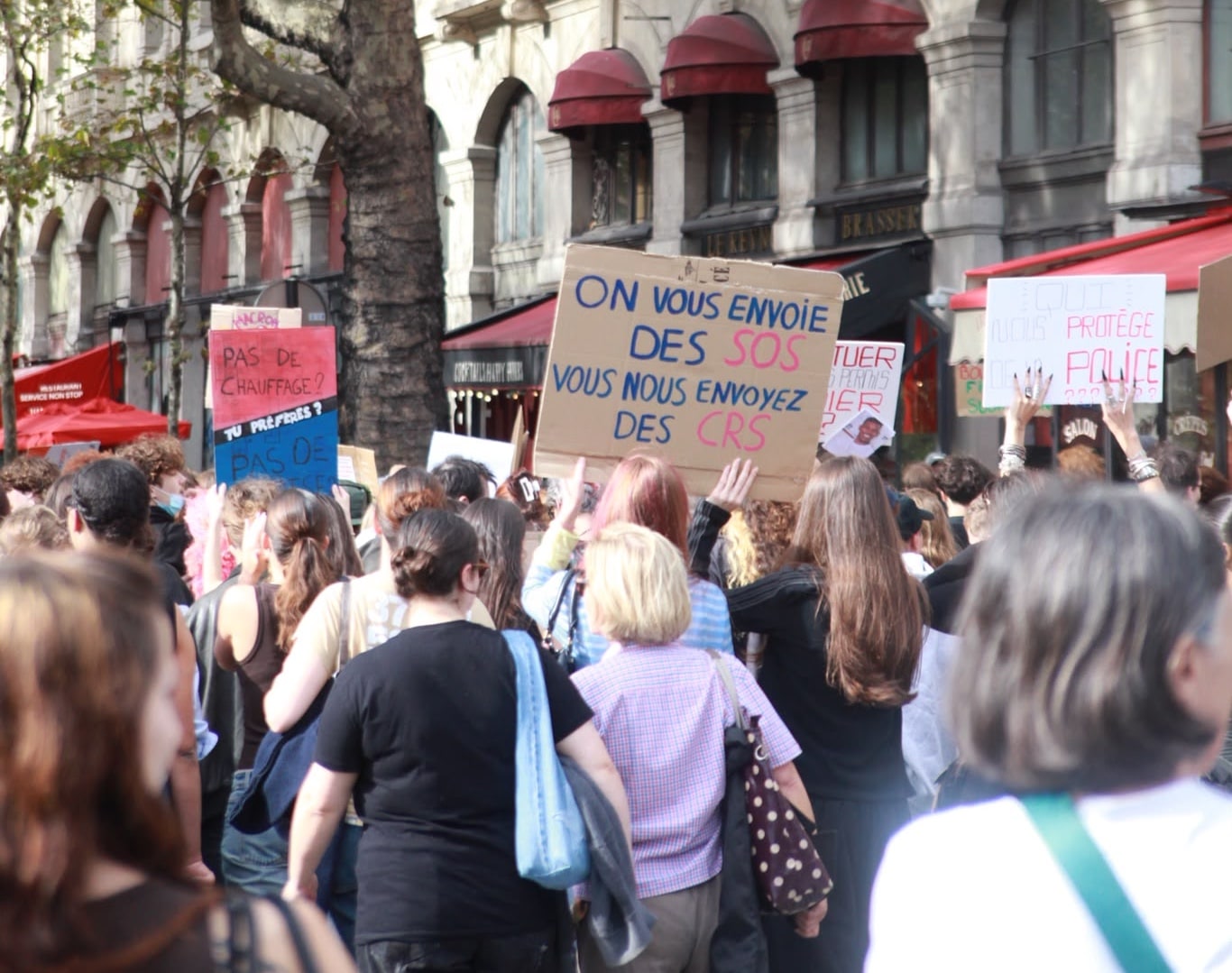 Manifestations lycéennes, pancartes, carton